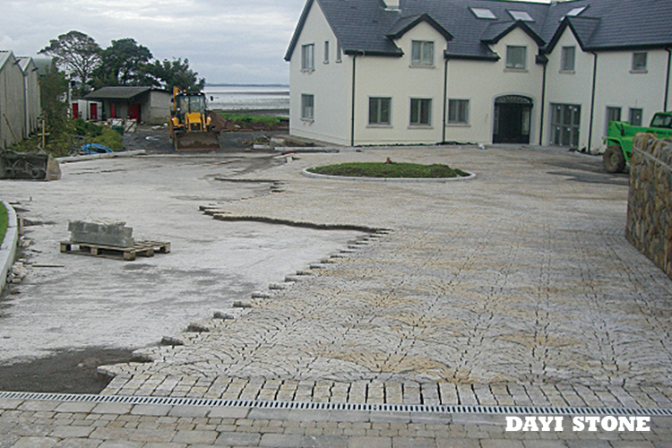 Cubes no Net Yellow Granite Top and edges naturl split bottom sawn 74x46x3cm - Dayi Stone